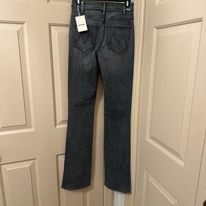 Mother Denim Jeans
The Hustler Heel 
Size- 26
Color- Black
Tags/ Never Worn